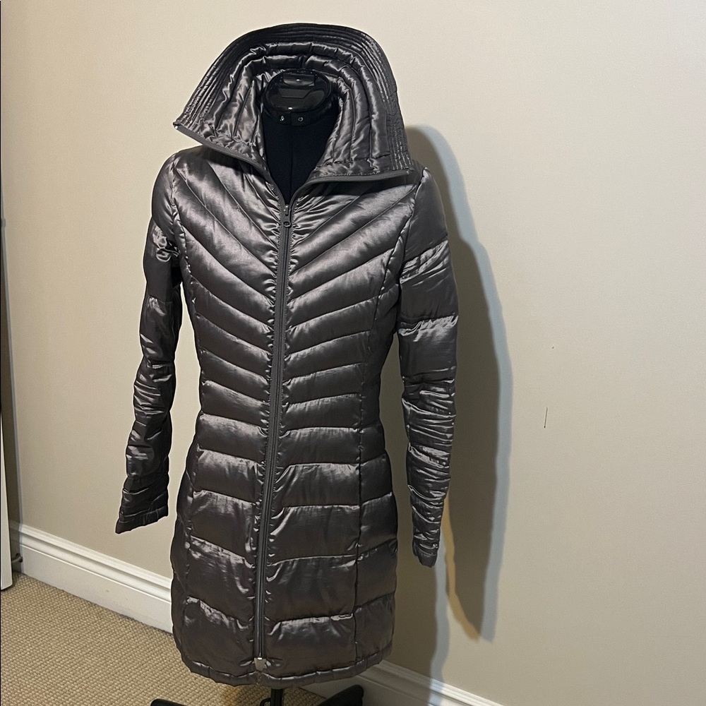 BERNARDO Goose Down Puffer Zip Front Coat Packable